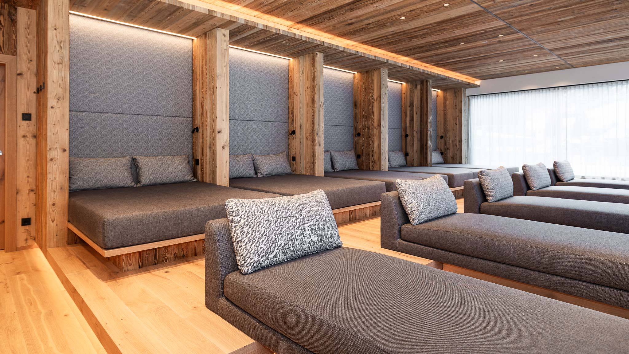 Find your moment to unwind in the relaxation room: Time to take a deep breath! - Familienhotel Oberkarteis
