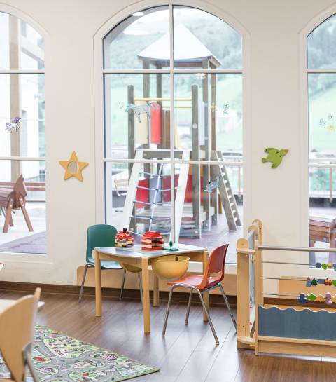 Spieletisch im Kinderzimmer