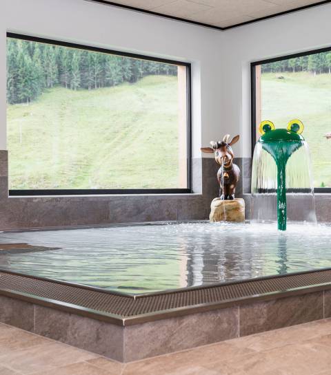 Kleinkindbecken mit Rutsche