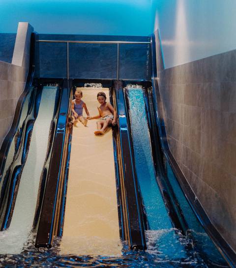 Rutschen in der Wasserwelt