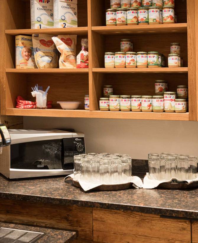 Baby station & juice bar : For our little ones - Familienhotel Oberkarteis