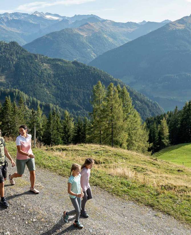 Guided Experiences with BERG-GESUND: For Young & Old - Familienhotel Oberkarteis