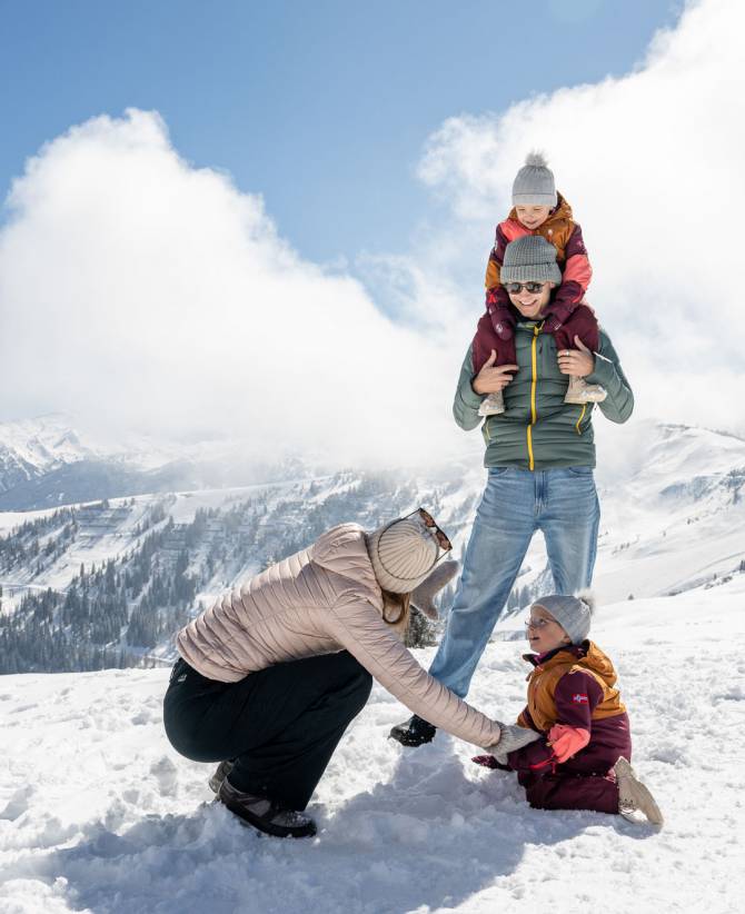 Winter at the Happy Club: Play & fun in a winter wonderland - Familienhotel Oberkarteis