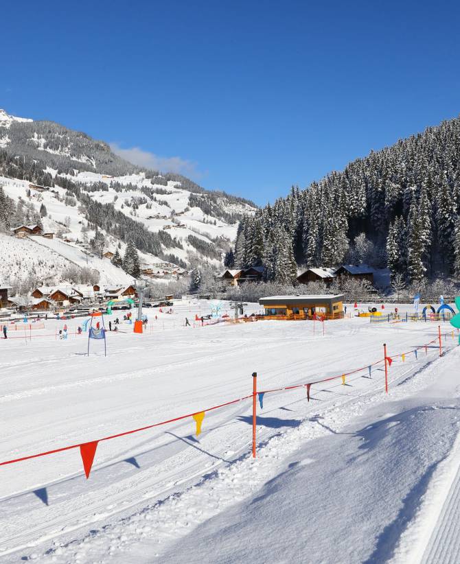 Erlebniswiese Fischbacher im Großarltal zum Ski fahren üben und Rodeln.