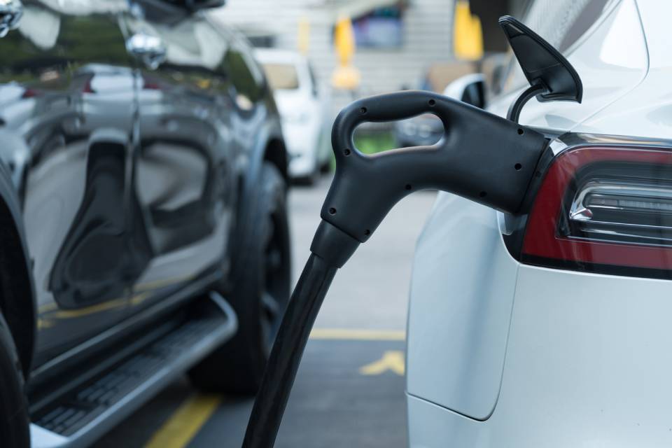 E-Ladestation für Elektro-Autos für die Gäste des Familienhotels Oberkarteis.