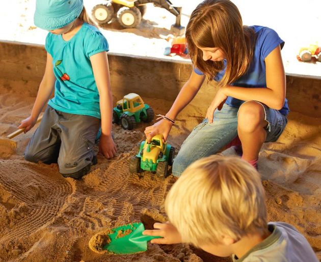 Überdachter Sandspielplatz