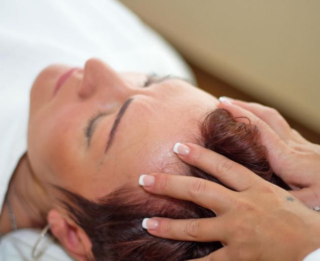 Entspannende Kopfmassage