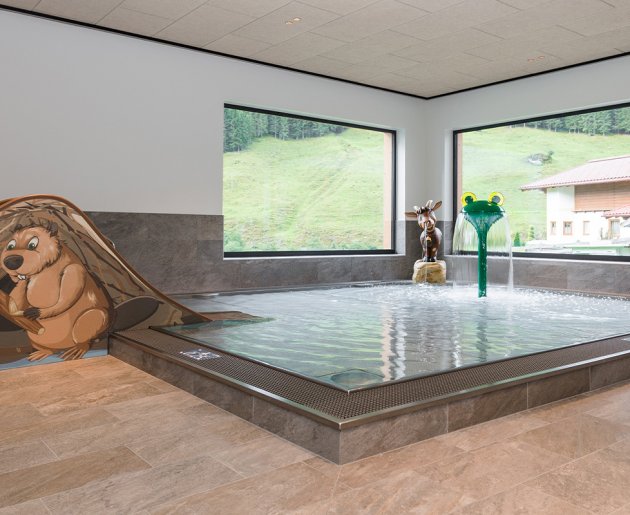 Kleinkindbecken mit Rutsche