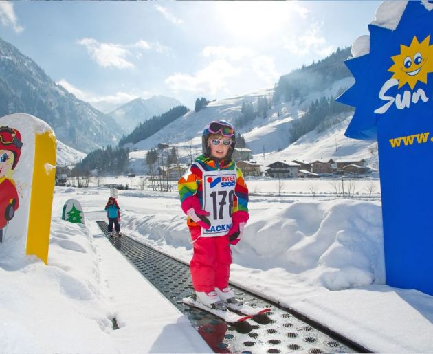 Skikurs direkt neben dem Hotel
