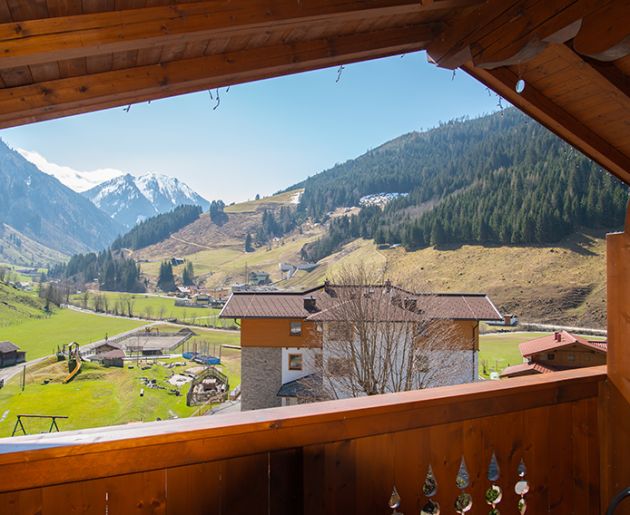 Ausblick vom Zimmer auf den Kinderspielplatz