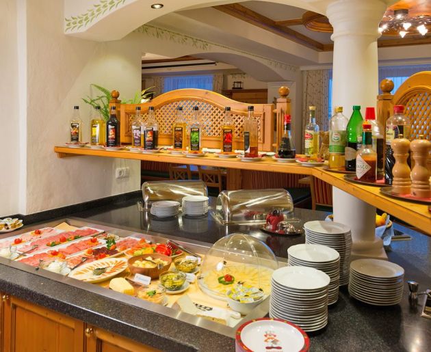 Traumhaftes Frühstücksbuffet mit vielen selbstgemachten Köstlichkeiten