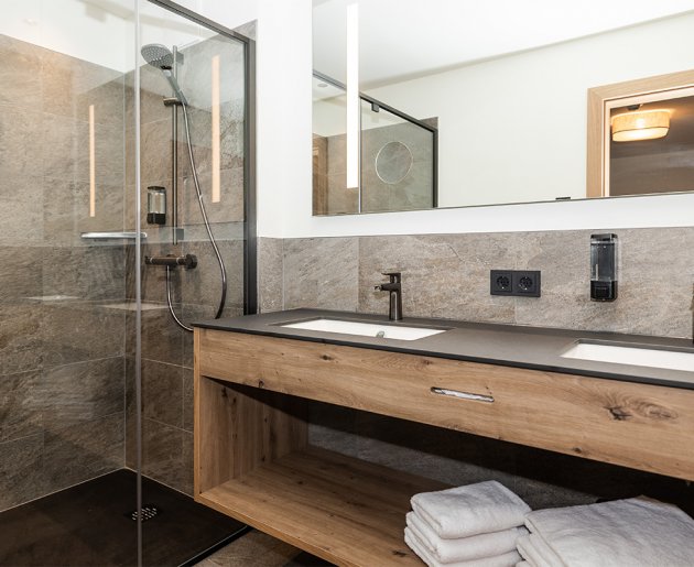 Badezimmer im Zimmer Hundegg