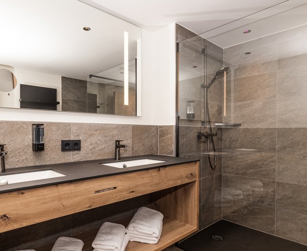 Bad im Zimmer Keeskogel